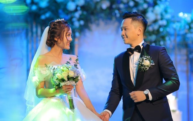 Dàn biên tập viên VTV3 cùng hội tụ chúc mừng đám cưới ngọt lịm của chàng MC ‘Cà phê Sáng’