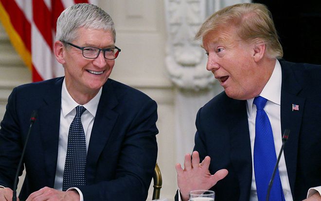 Tổng thống Mỹ Donald Trump nói gì sau khi gọi nhầm tên CEO Apple Tim Cook thành… Tim Apple?