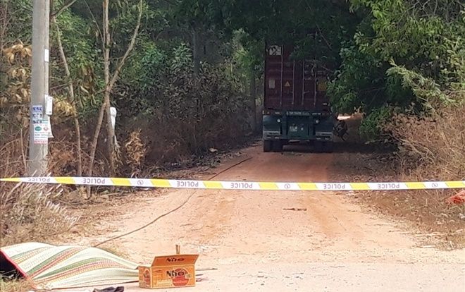 Ngăn cản xe container, đội trưởng tổ bảo vệ rơi xuống đường tử vong