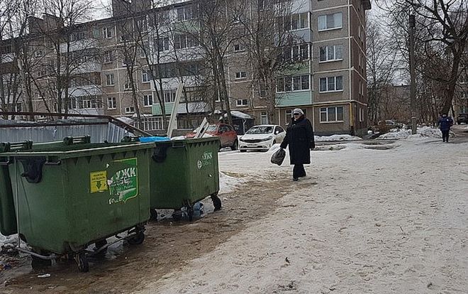 Người phụ nữ vứt con mới sinh trong thùng rác, tiếp tục ăn nhậu cùng bạn bè gây phẫn nộ