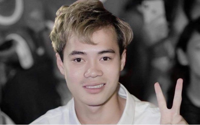 Văn Toàn diện áo đôi với bạn gái sau tấm ảnh ồn ào của Công Phượng