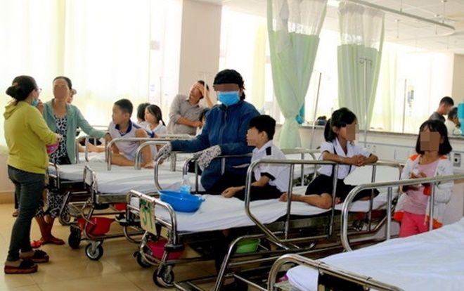 38 học sinh tiểu học nhập viện sau bữa tiệc sinh nhật tổ chức tại lớp