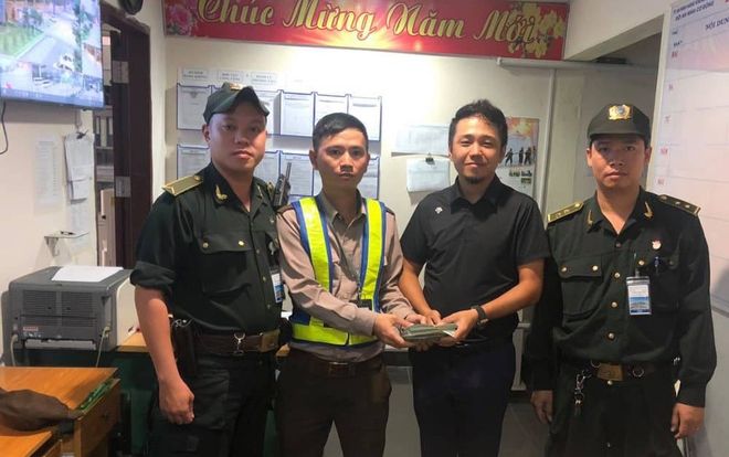 Trả lại 700 triệu cho du khách Trung Quốc để quên ở sân bay Đà Nẵng