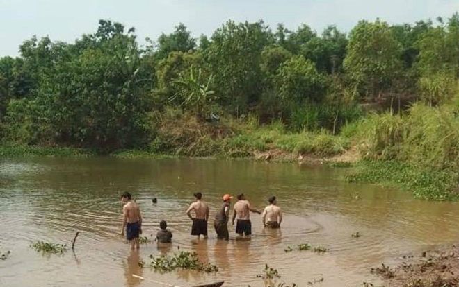 Rủ nhau đi bắt ốc, 3 bà cháu trượt chân xuống vực sâu tử vong thương tâm