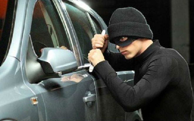 Đột nhập vào bãi trộm ô tô Ford Ranger trong chung cư Hà Đô ở Sài Gòn