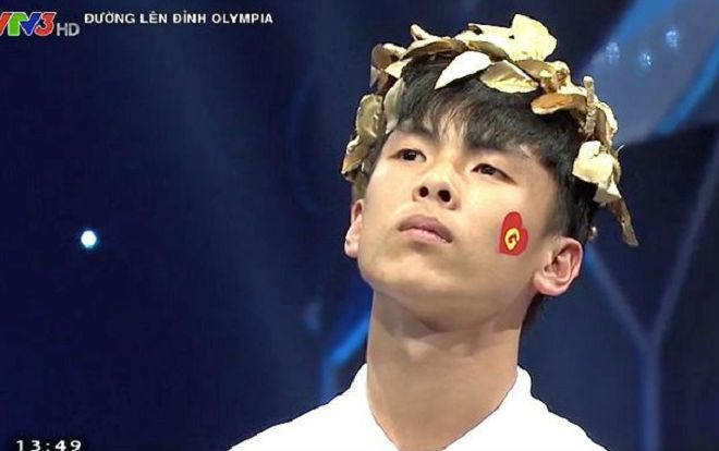 Quá nhiều bình luận cực 'gắt' về biểu cảm vẻ mặt đắc thắng, nam sinh giành vòng nguyệt quế Đường lên đỉnh Olympia nói gì?