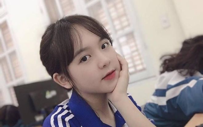 Hot girl ‘búp bê tiểu học’ nổi tiếng từ năm lớp 9 hiện giờ vẫn xinh xuất sắc khiến dân mạng thừa nhận đúng là cô nàng không tuổi