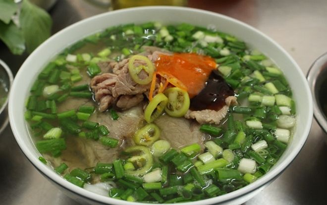 Quen 6 tháng cô gái đá bạn trai chỉ vì vài cọng hành cho vào tô phở nhưng đến khi biết lý do ai cũng tâm phục khẩu phục