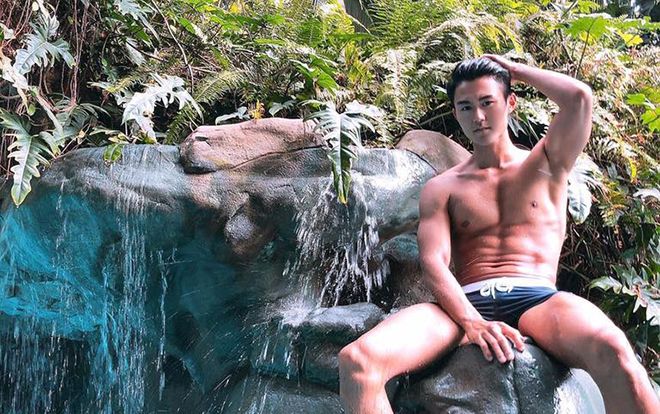 Đối thủ bại trận dưới tay Trịnh Bảo cởi áo khoe bụng 6 múi đẹp rụng rời tại Việt Nam