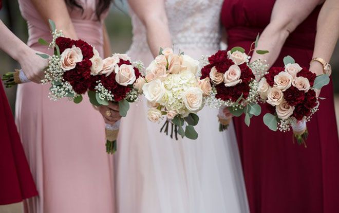 Nhận lời làm phù dâu cho bạn, cô gái điếng người khi phải ngủ cùng 2 phù rể