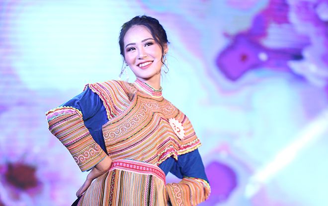 Ngỡ ngàng ngắm nữ sinh ĐH Văn hóa khoe sắc với trang phục truyền thống các dân tộc Việt Nam