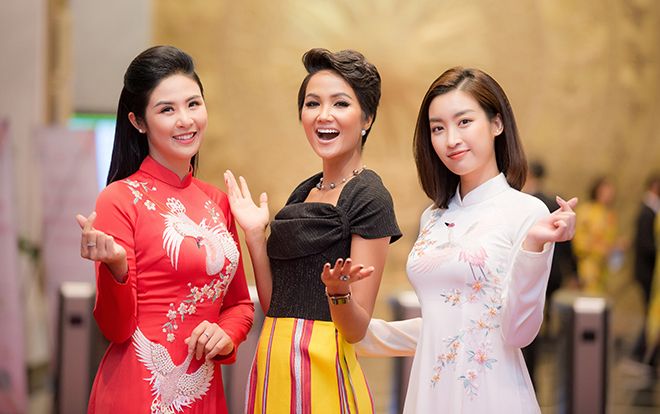 Mỹ Linh, Ngọc Hân, H'hen Niê - 3 tuyệt sắc giai nhân đọ sắc bên nhau khiến fan thốt lên phấn khích