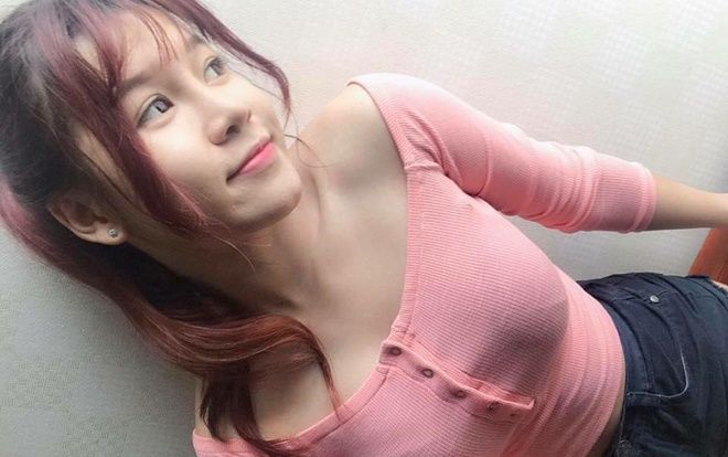 Đặng Văn Lâm đưa 'bản sao Ngọc Trinh' sang Thái Lan sống chung