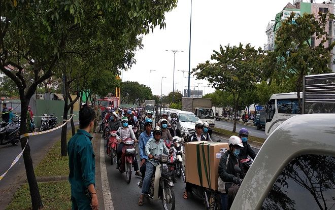 Vượt hàng rào bảo vệ vào kênh Tàu Hủ câu cá, nam thanh niên trượt chân đuối nước thương tâm