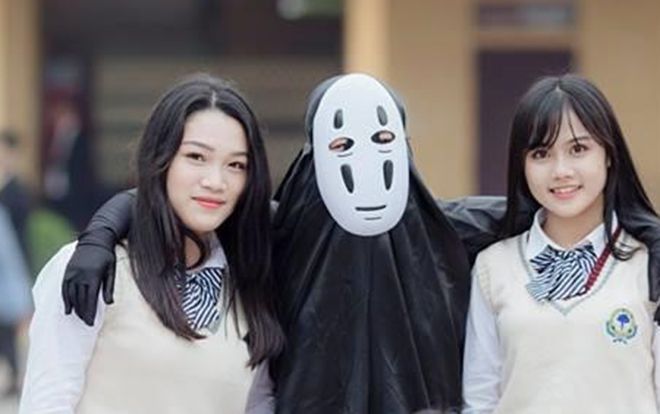 Nữ sinh chiếm spotlight khi chơi lớn: chụp ảnh kỷ yếu với concept cực mặn!