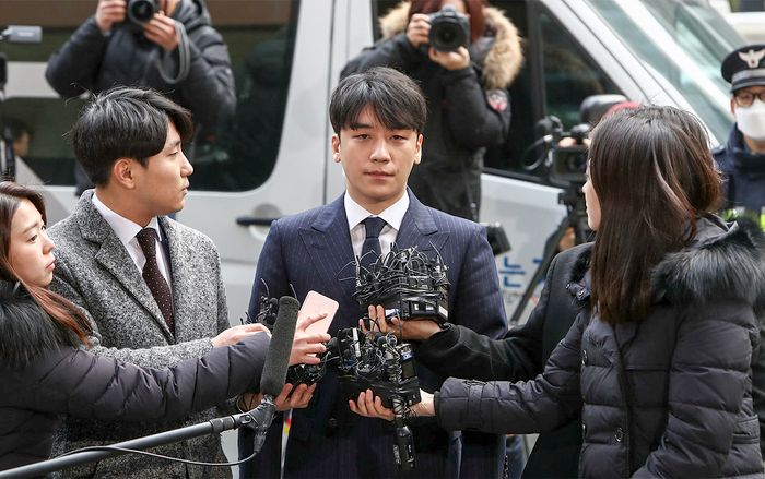 Vì hành động mờ ám này, netizen Kpop ngờ vực Seungri đang cố phi tang mọi chứng cứ