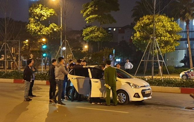 Nam thanh niên bị tài xế ô tô rút dao đâm sau va chạm giao thông