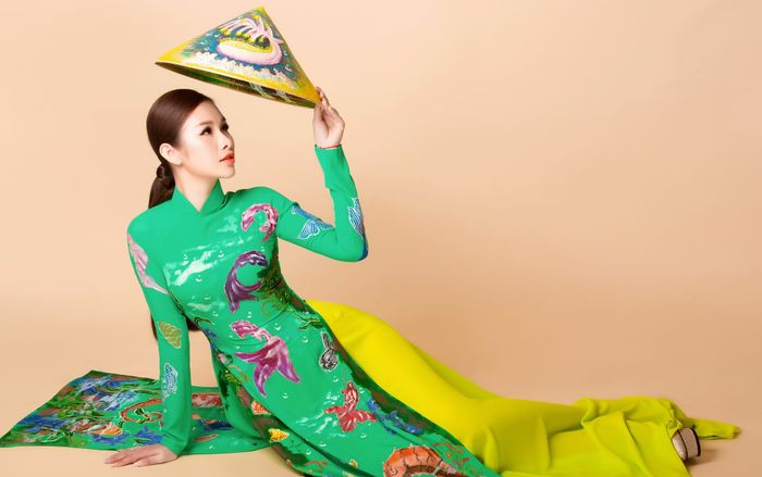 Á hậu Thanh Trang diện áo dài tha thướt, hé lộ ý nghĩa nhân văn phía sau