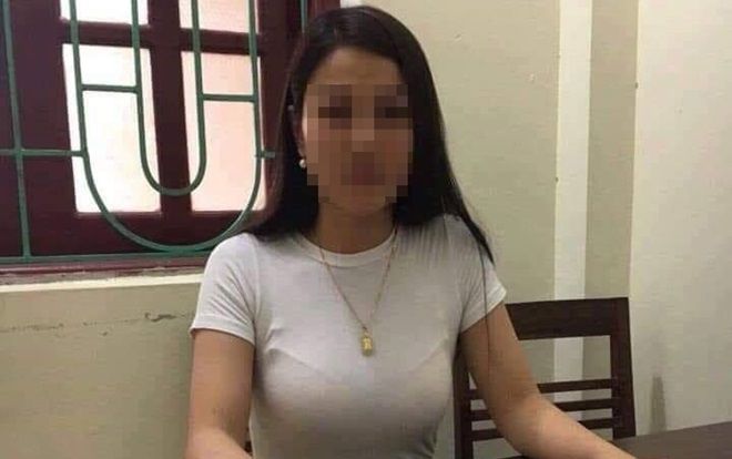 Cô gái xinh như hotgirl giả vờ vào mua vàng rồi lấy trộm 3,5 chỉ