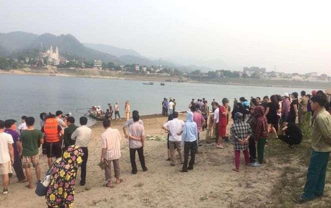 Rủ nhau đi tắm sông Đà, 8 học sinh ở Hoà Bình đuối nước thương tâm