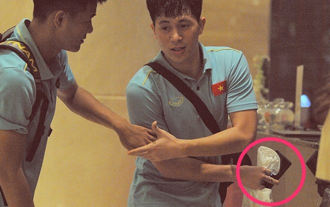 Đình Trọng bị đồng đội phạt 200.000 đồng, lý do đằng sau khiến ai cũng bất  ngờ