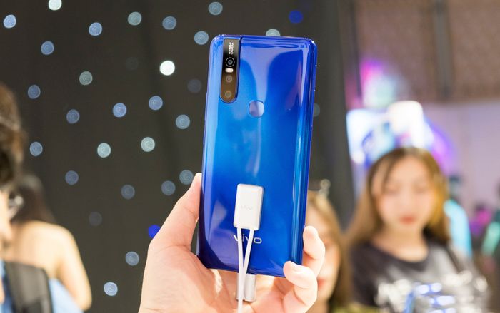 Vivo V15 ra mắt tại Việt Nam: Thiết kế toàn màn hình, camera selfie 'tàng hình' độc đáo 32MP