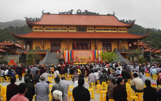 Các bài giảng từ chùa Ba Vàng đã thu hút sinh viên như thế nào?