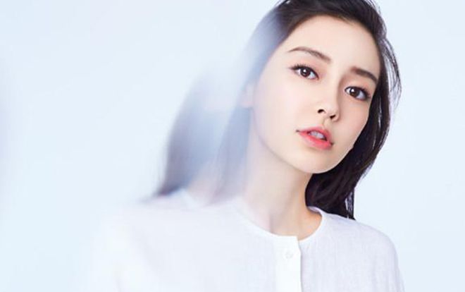 Angelababy hút thuốc gây tranh cãi - Tại sao những nghệ sỹ lại phải chịu áp lực lớn như vậy của dư luận?