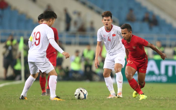 CĐV Việt Nam đòi đập tivi khi chứng kiến đội nhà đấu Indonesia