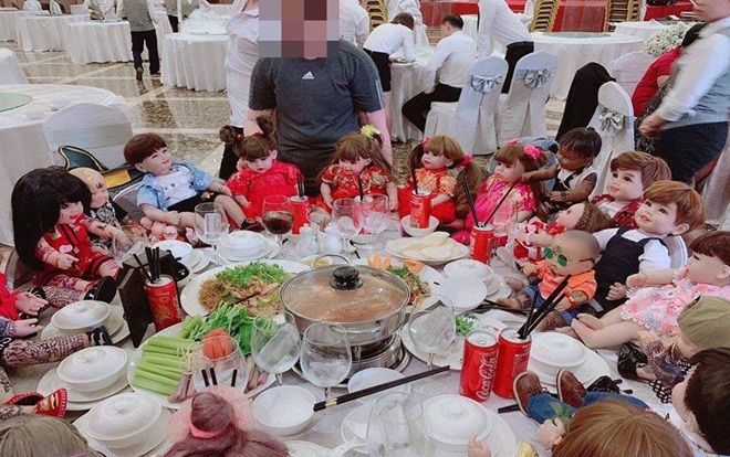 Bàn tiệc cưới toàn búp bê Kumanthong khiến dân mạng 'hết hồn vía'