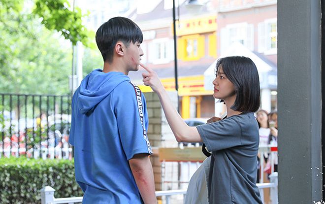 'Thanh xuân đấu': Phản ánh đúng hiện thực, cặp đôi Hướng Thông hết sức ngọt ngào