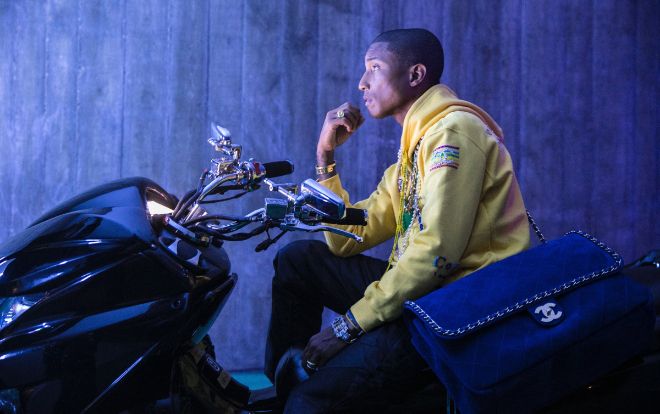 Pharrell Williams 'nhá hàng' BST mới của Chanel khiến tín đồ thời trang đứng ngồi không yên