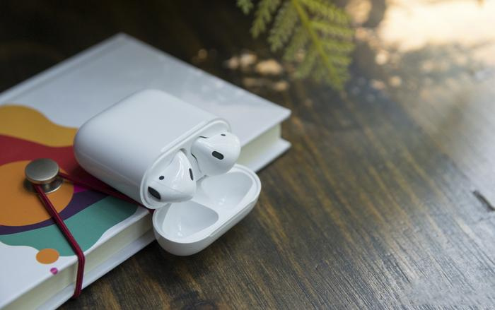 Trên tay tai nghe Apple AirPods 2 tại Việt Nam: Bình cũ nhưng rượu rất mới!