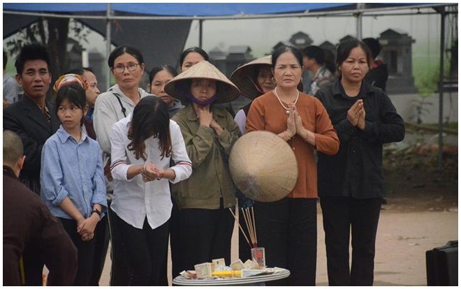 Nhân chứng thoát chết vụ xe khách đâm xe tang khiến 7 người tử vong: 'Người bị hất văng la liệt, cảnh tượng thật kinh hoàng'