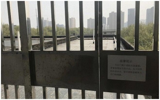 Áp bức đến nỗi khiến nam sinh nhảy lầu tự sát, Giáo sư phải bồi thường hơn 2,3 tỷ đồng