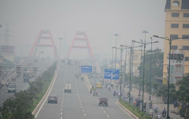 Ô nhiễm không khí tại Hà Nội, nắng nóng cực độ tại TP.HCM gây nguy hiểm đến sức khỏe người dân