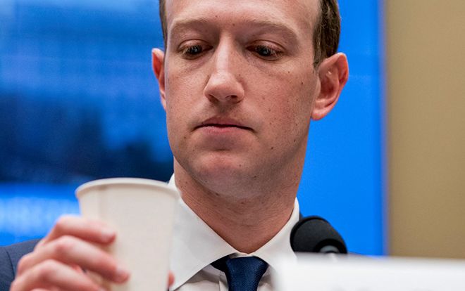 Trời ơi tin được không, Facebook lại 'xoá nhầm' các bài đăng quan trọng của Mark Zuckerberg