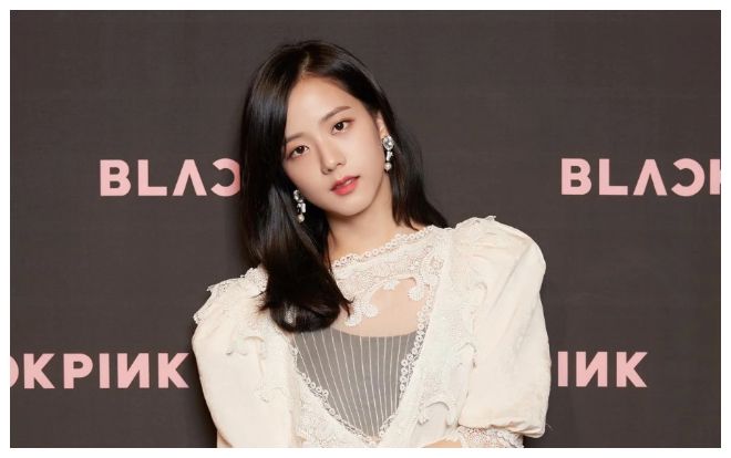 Không kém gì Jennie, Jisoo (BlackPink) cũng nhiều lần 'chặt chém' với những bộ cánh đắt tiền như thế này