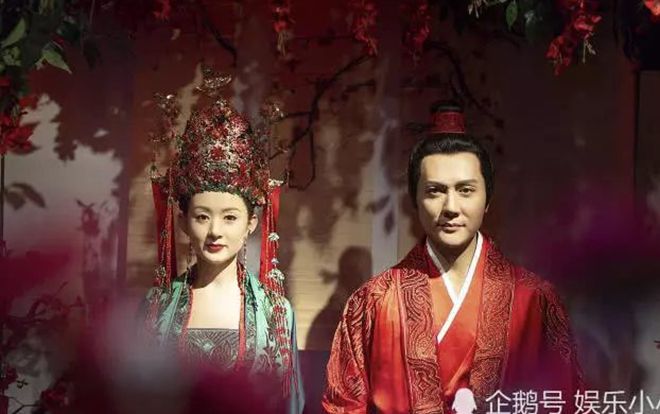 Bức tượng sáp mới của vợ chồng Triệu Lệ Dĩnh - Phùng Thiệu Phong nhận được nhiều lời khen vì giống với 'bản gốc'