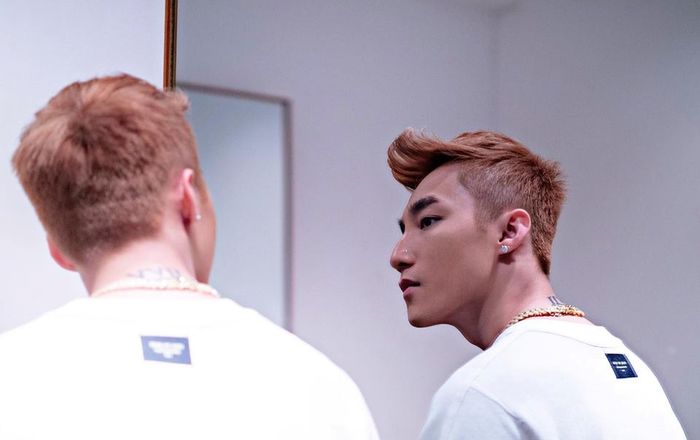 Là do Sơn Tùng hay chính chúng ta đang 'nhạy cảm' thái quá với nhất cử nhất động của anh?