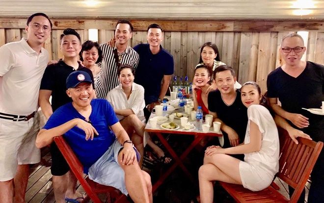 Vợ chồng Tăng Thanh Hà diện đồ ton-sur-ton tổ chức sinh nhật cho con