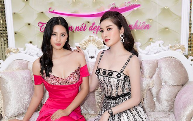 Chị em Hoa hậu Tiểu Vy - Huyền My khoe thềm ngực căng đầy, đố ai có thể rời mắt!