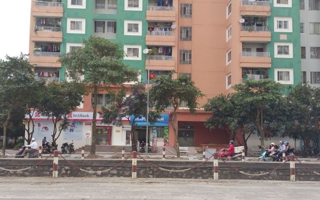 Trèo lên ô thoáng khi bà đi chợ, bé trai 3 tuổi rơi từ tầng 6 chung cư xuống đất tử vong