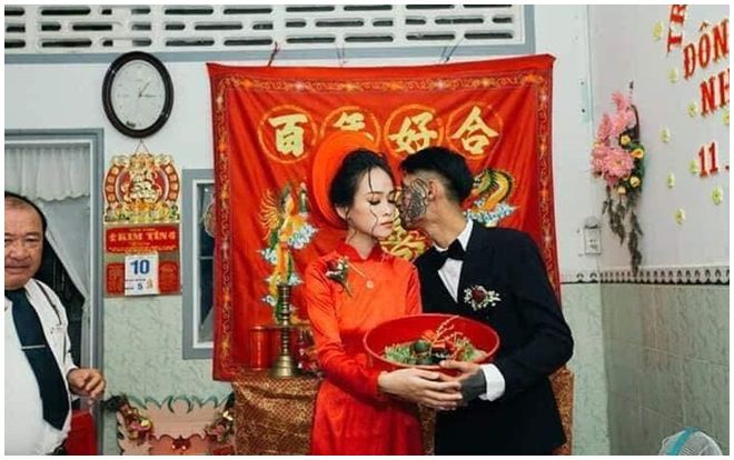 Chú rể 'tha thu' kín mặt trong đám cưới khiến cộng đồng mạng tranh cãi gay gắt