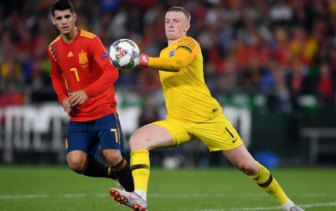 Ăn mừng chiến thắng, thủ môn đội tuyển Anh bị điều tra vì ẩu đả với fan trong quán Bar