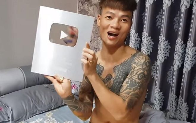 Khá Bảnh 'nóng' đến mức nào trên YouTube trước khi bị tắt kiếm tiền và đề nghị gỡ bỏ?