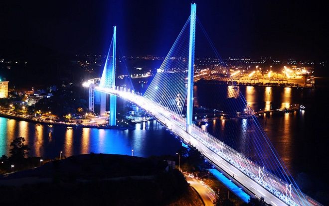 Nhiều cây cầu đồng loạt thắp đèn xanh vì người tự kỷ