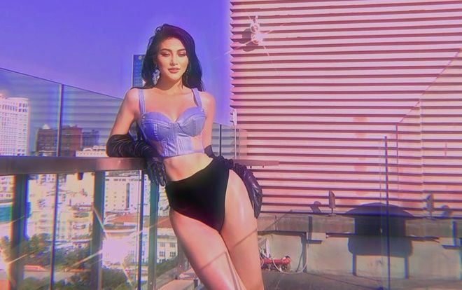 Phương Khánh khoe vòng 1 bốc lửa trong buổi chụp hình mới nhất khiến fan 'rớt hàm'