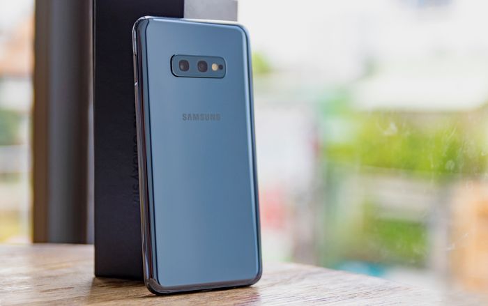 Trên tay Samsung Galaxy S10e: Thiết kế trẻ trung, nhiều tính năng mạnh mẽ!