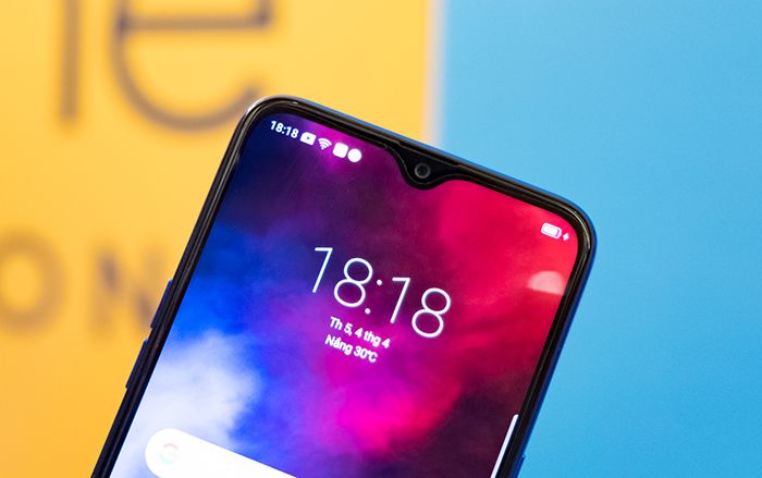 'Bom tấn' giá thấp Realme 3 ra mắt tại Việt Nam với màn hình giọt sương và mặt lưng chuyển sắc